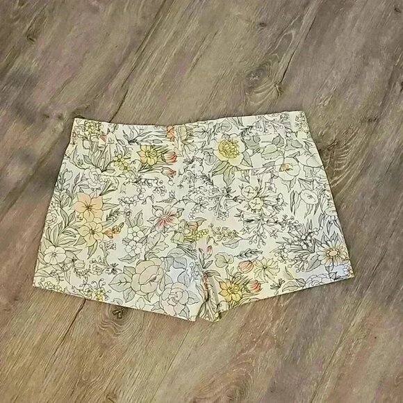 Gap Women's Summer Floral Khaki Shorts - Picture 2 of 3